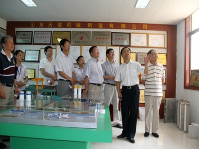 2012.7.28日山東天意兩項科技成果鑒定順利通過，北京領導專家，到我公司參觀指導