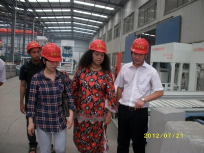 2012.7.21日坦桑尼亞總統(tǒng)夫人來我公司參觀指導(dǎo)、洽談合作